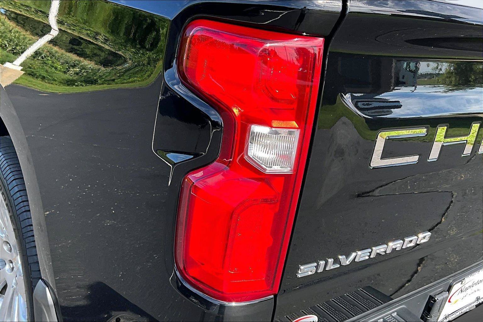 Used 2021 Chevrolet Silverado 1500 High Country AWD/4WD image 31