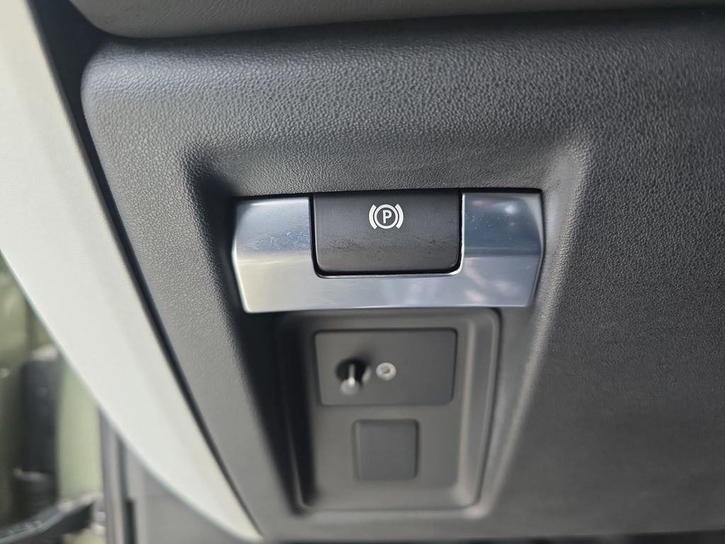 Certified 2023 Land Rover Defender 110 SE image 27