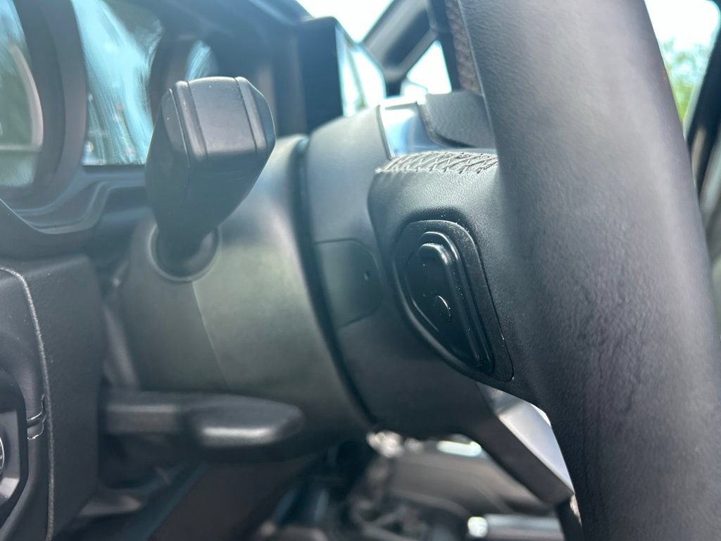Used 2025 Jeep Wrangler Unlimited Sahara AWD/4WD image 36
