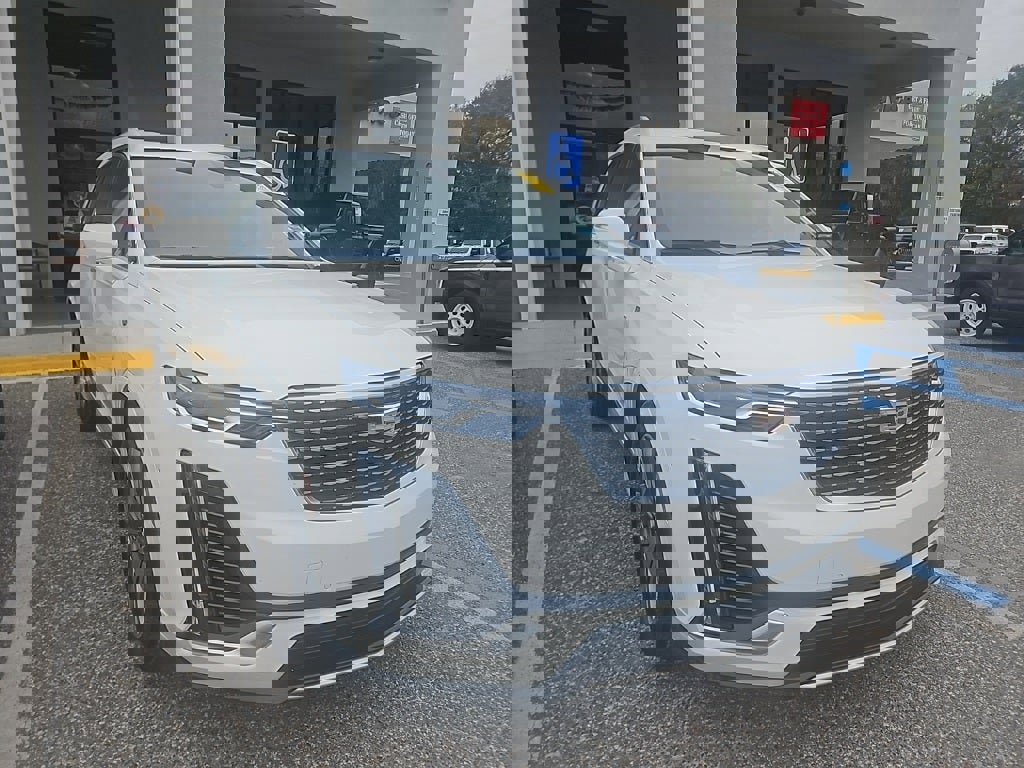 Used 2021 Cadillac XT6 Premium Luxury image 2