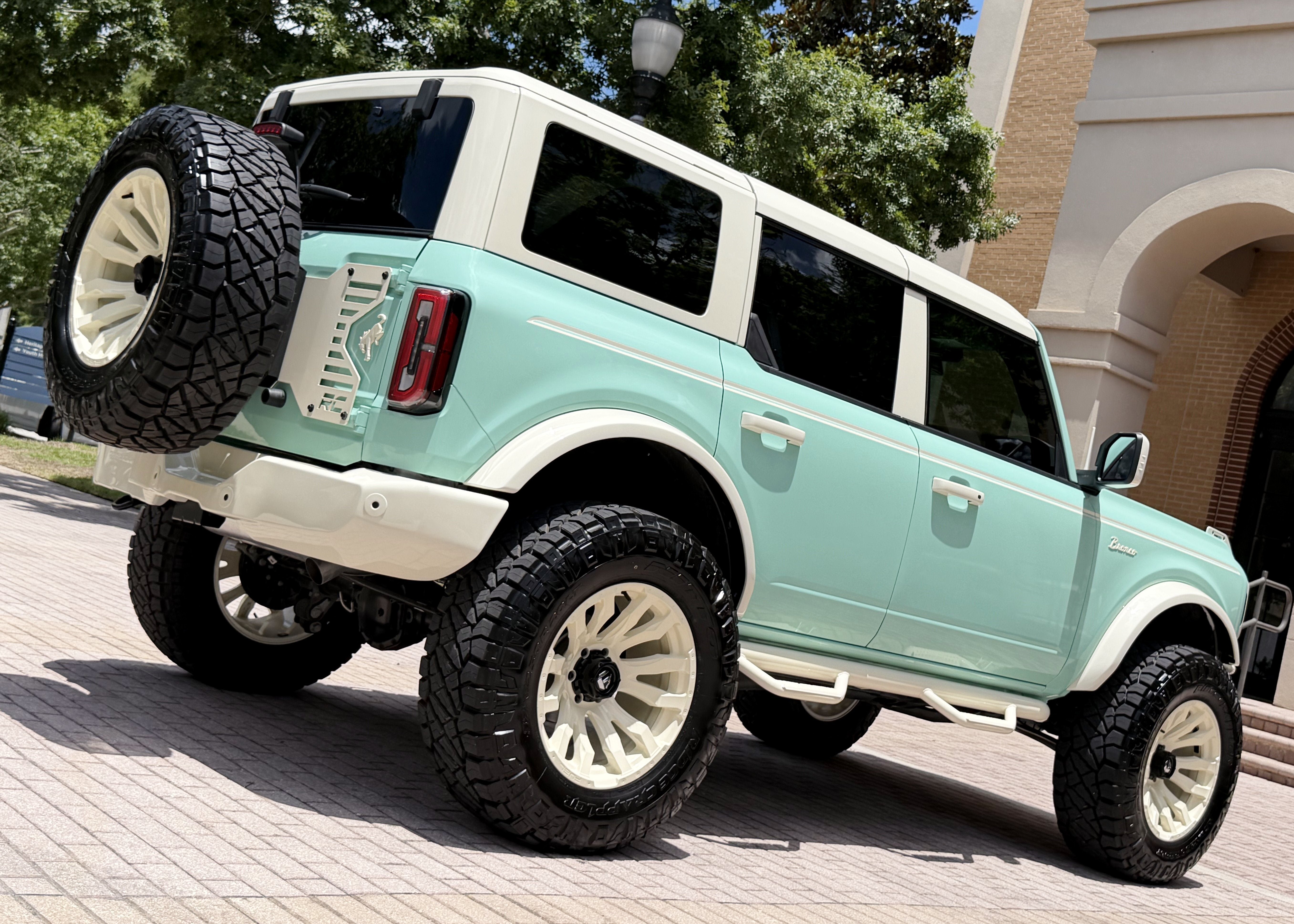 Used 2025 Ford Bronco Outer Banks AWD/4WD image 25