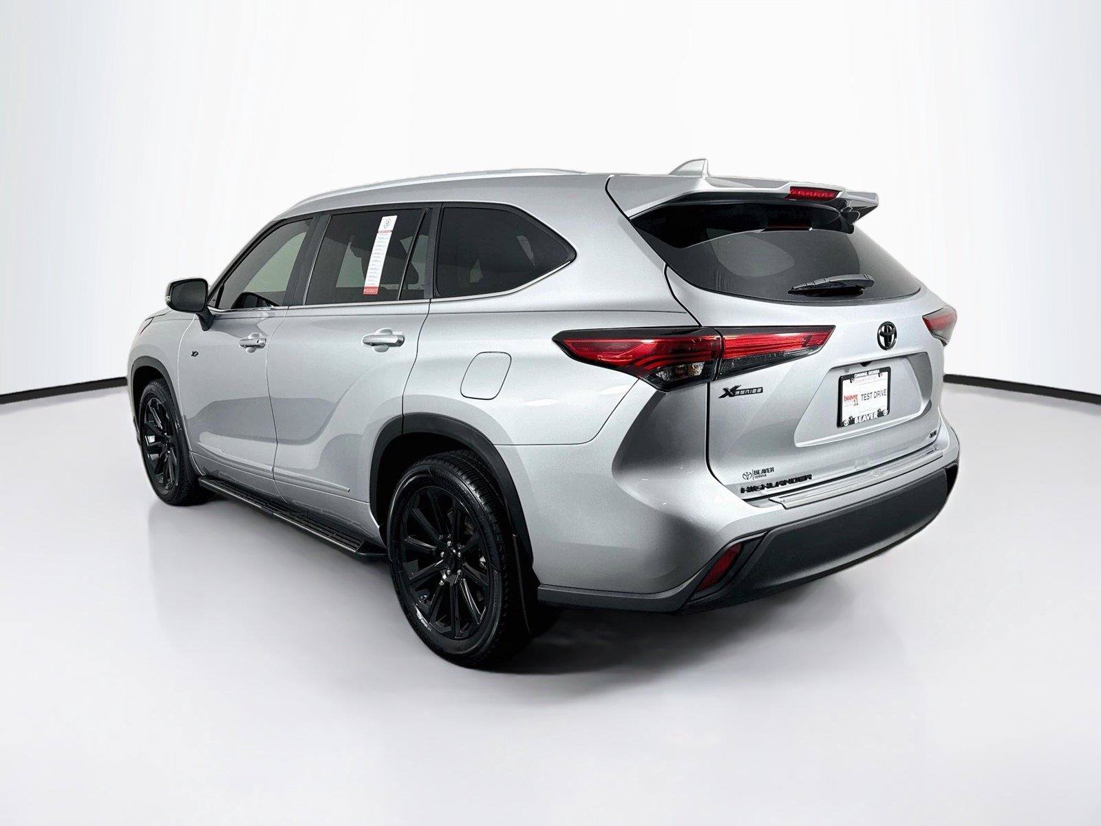 Used 2023 Toyota Highlander XLE FWD image 13