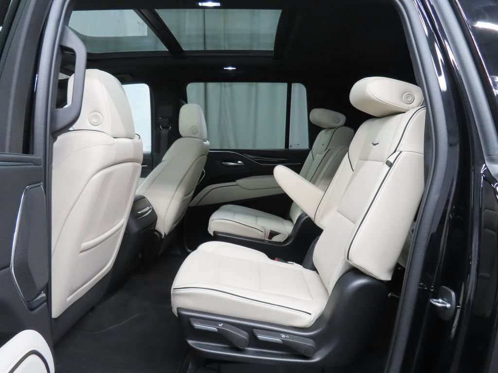 Used 2022 Cadillac Escalade ESV Sport w/ Touring Package AWD/4WD image 13