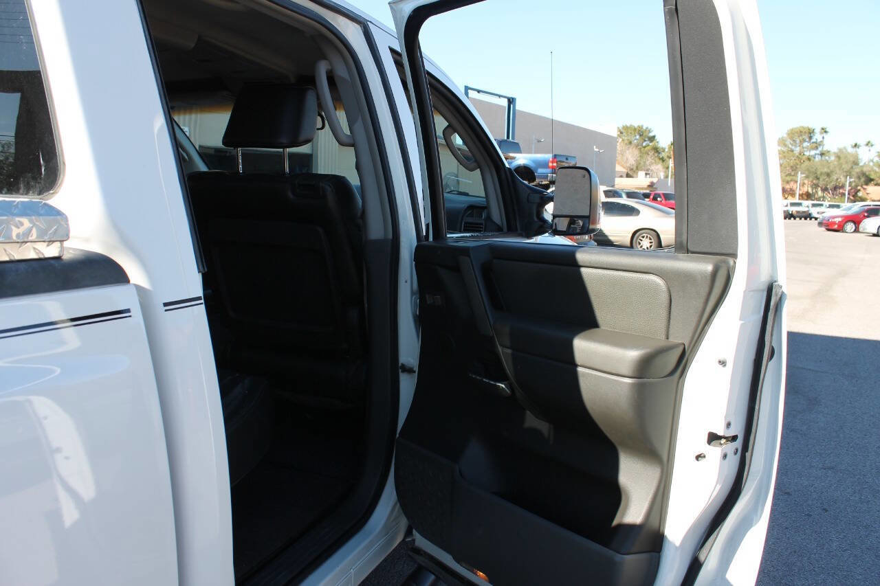 Used 2005 Nissan Titan LE w/ (R02) LE Off-Road Pkg image 24