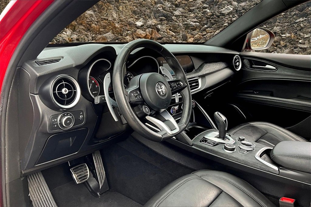 Used 2022 Alfa Romeo Stelvio Sprint image 11