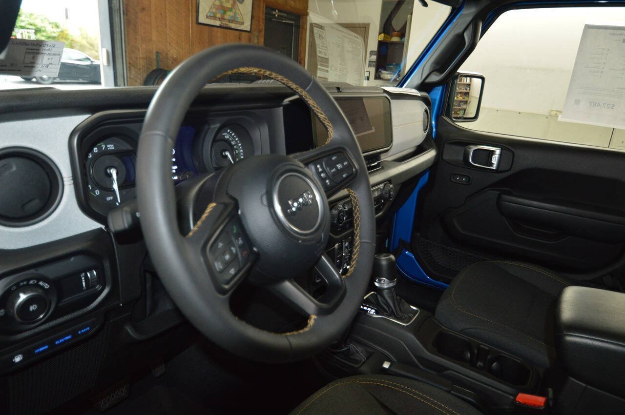 Used 2024 Jeep Wrangler Unlimited w/ Convenience Group AWD/4WD image 27