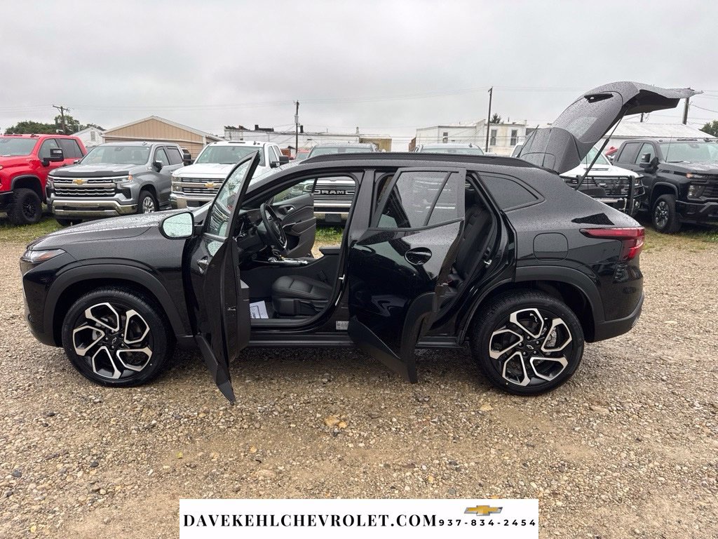 Used 2024 Chevrolet Trax RS w/ Sunroof Package FWD image 28