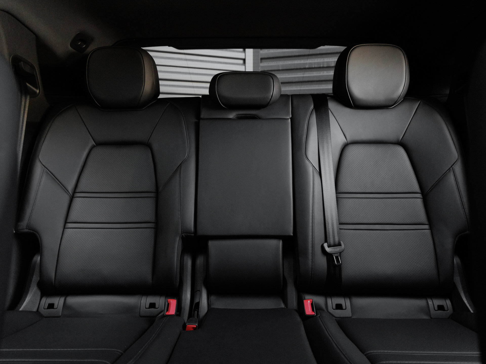 Certified 2025 Porsche Cayenne Coupe AWD/4WD image 27