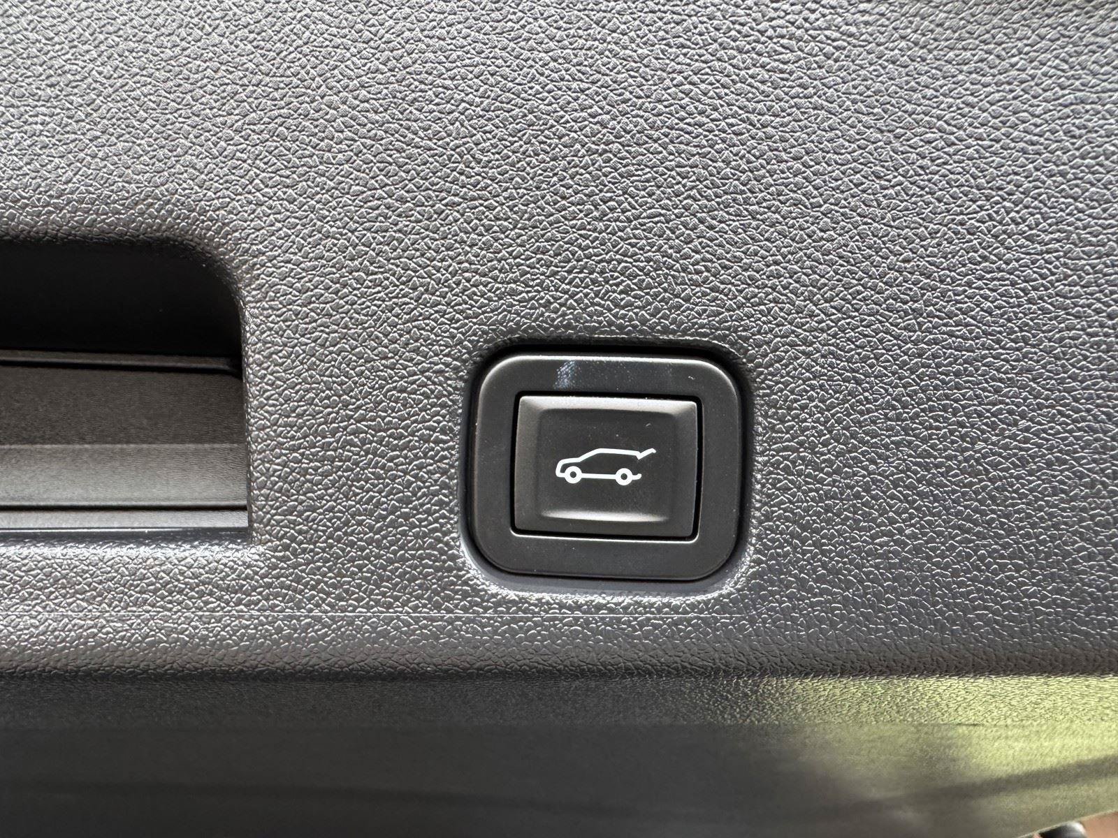 Used 2025 Chevrolet Traverse LT FWD image 38