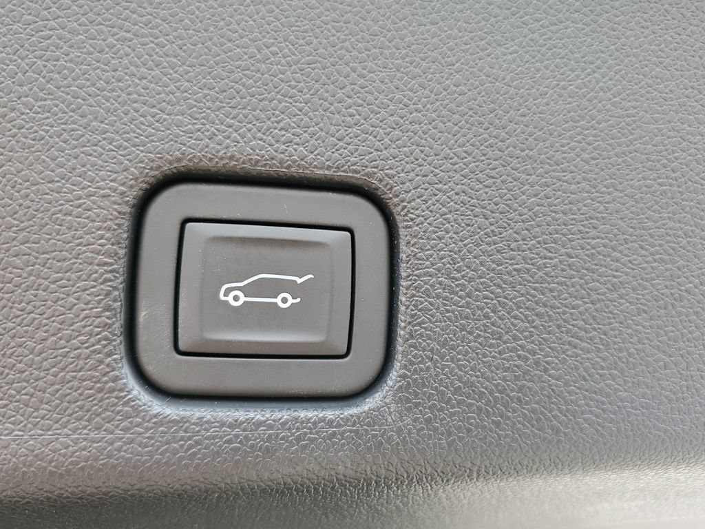 Used 2024 Chevrolet Traverse Z71 w/ LPO, Floor Liner Package AWD/4WD image 38