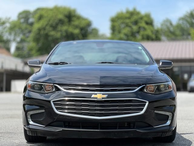 Used 2017 Chevrolet Malibu LT w/ Leather Package FWD image 2