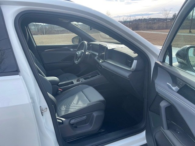 New 2025 Volkswagen Tiguan SE R-Line image 10