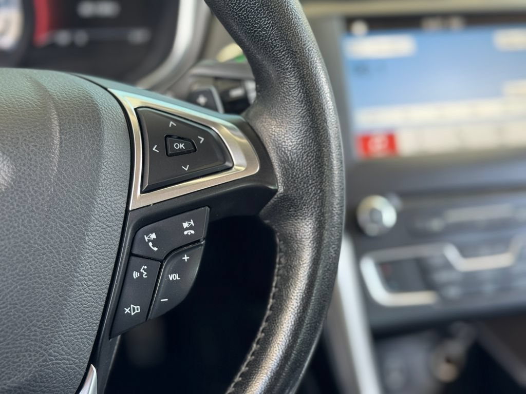 Used 2017 Ford Fusion SE w/ Equipment Group 201A FWD image 6