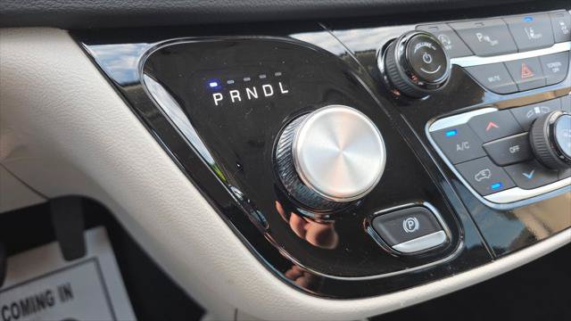 Certified 2024 Chrysler Pacifica Touring-L FWD image 40