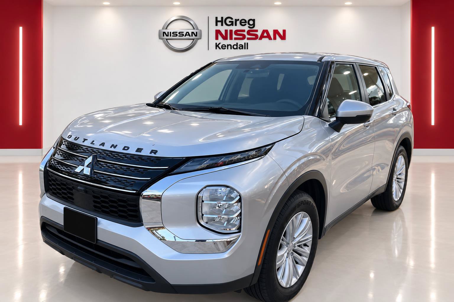 Used 2023 Mitsubishi Outlander ES FWD image 3