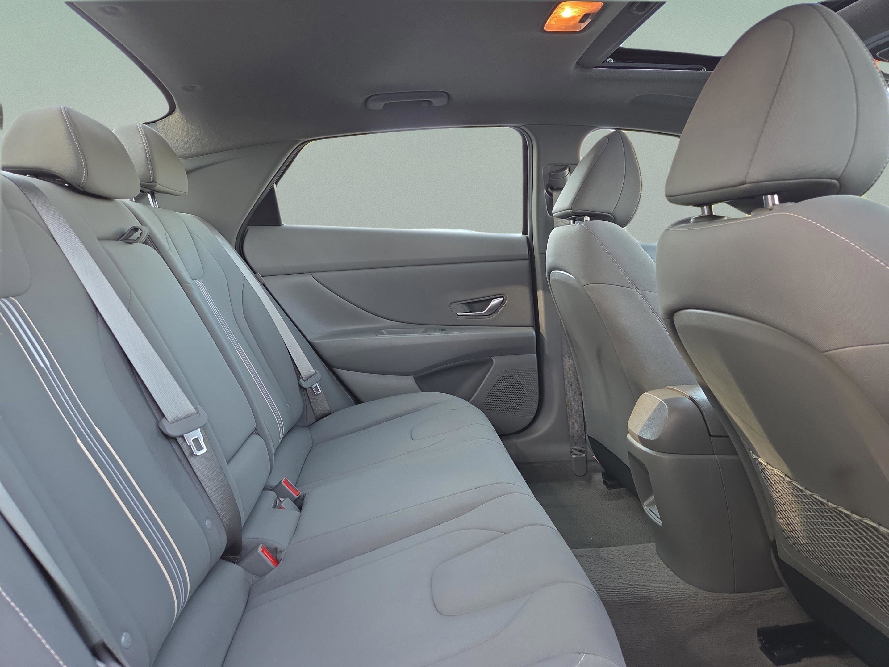 Used 2025 Hyundai Elantra SEL image 36