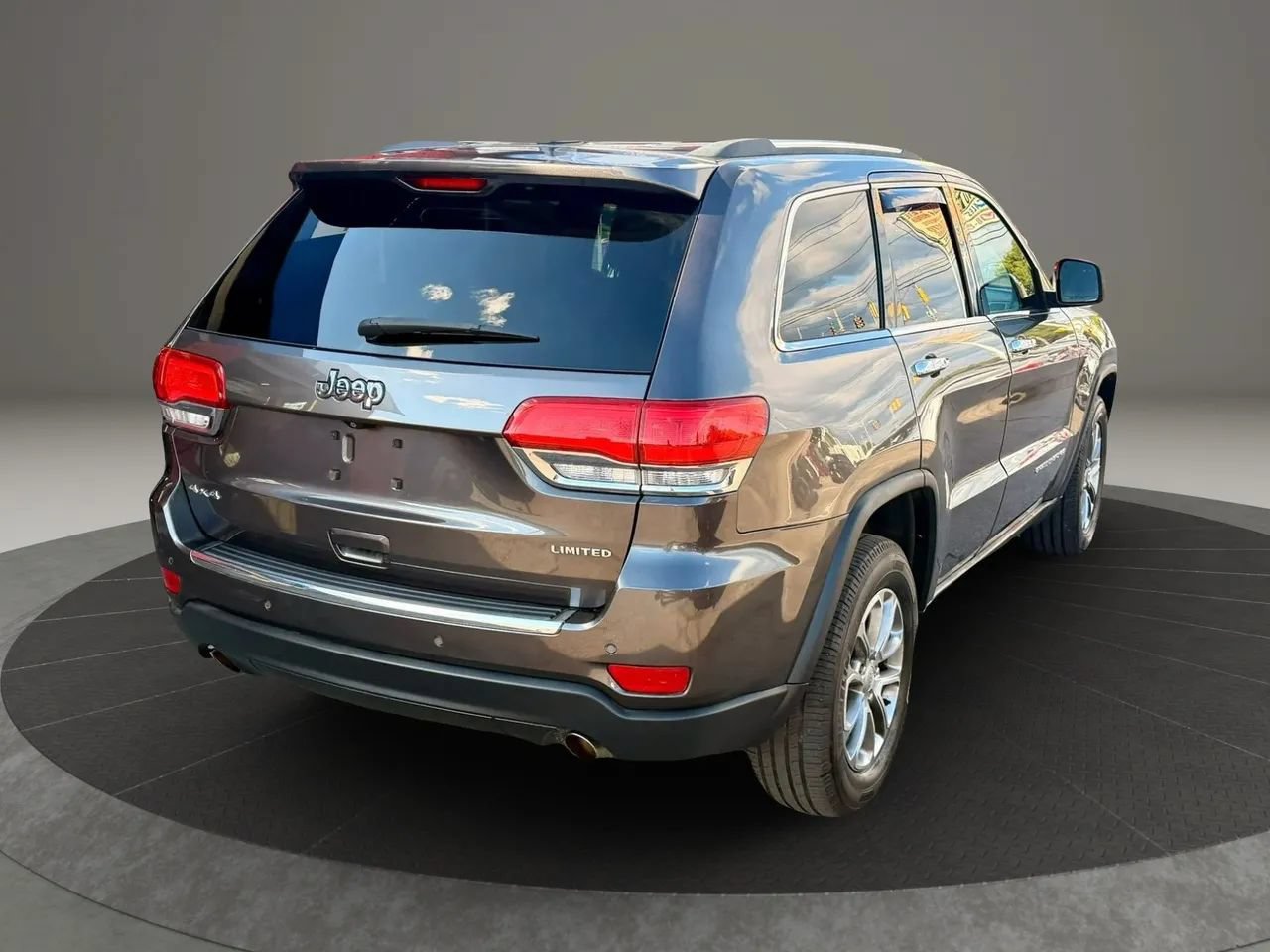 Used 2014 Jeep Grand Cherokee Limited w/ Luxury Group II AWD/4WD image 4