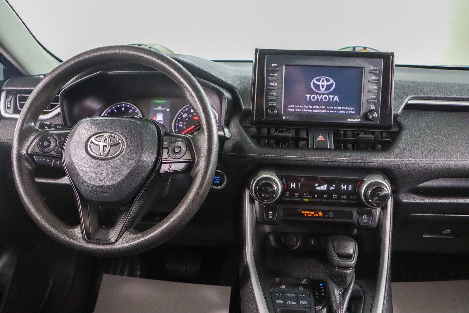 Used 2022 Toyota RAV4 XLE AWD/4WD image 17