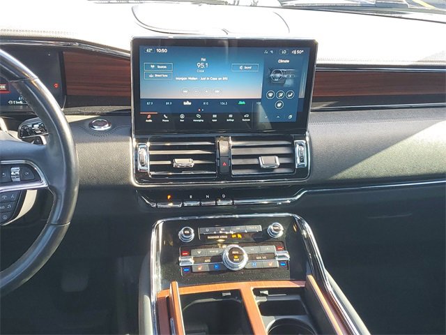 Used 2022 Lincoln Navigator Reserve image 13