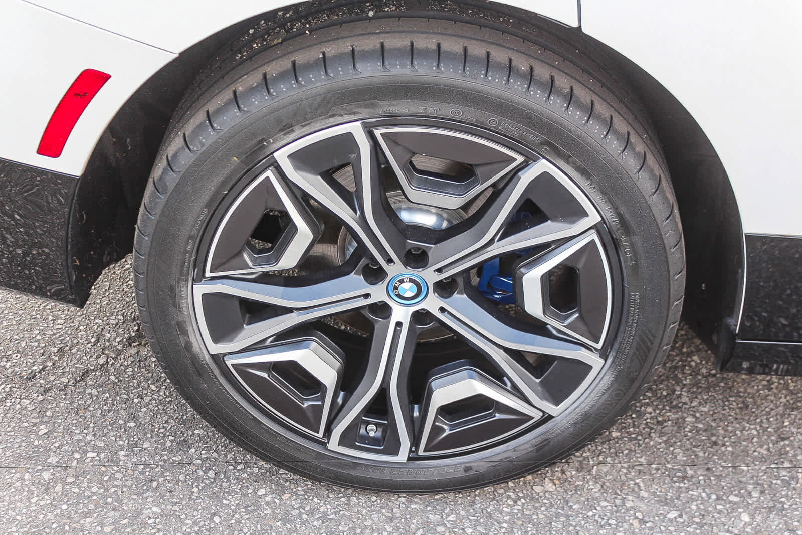 Certified 2024 BMW iX xDrive50 w/ Premium Package AWD/4WD image 8