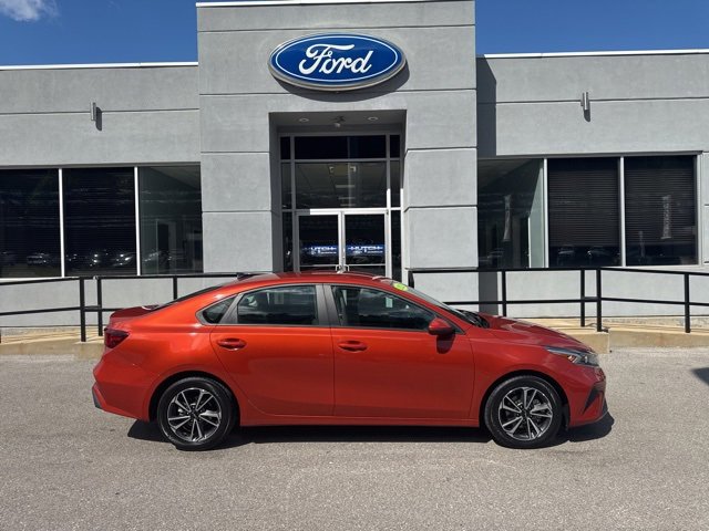 Used 2023 Kia Forte LXS image 2