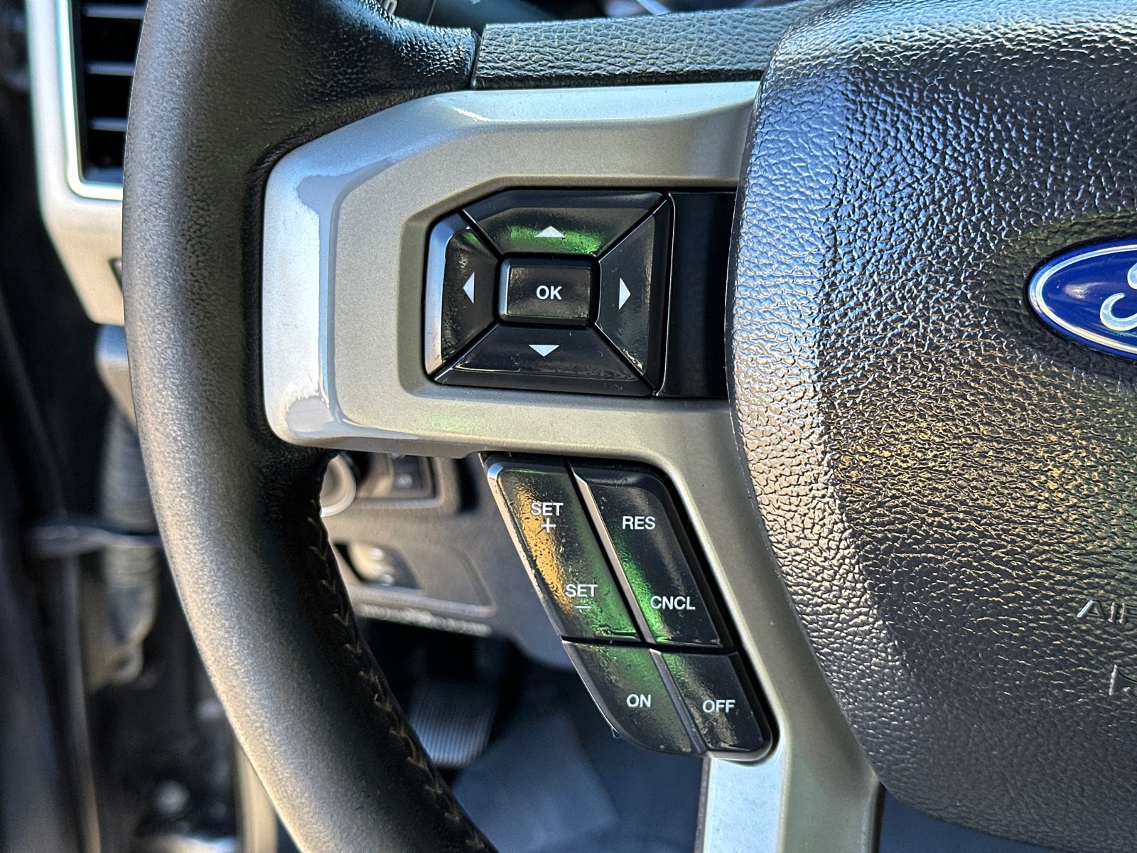 Used 2018 Ford F350 Lariat w/ Chrome Package image 26