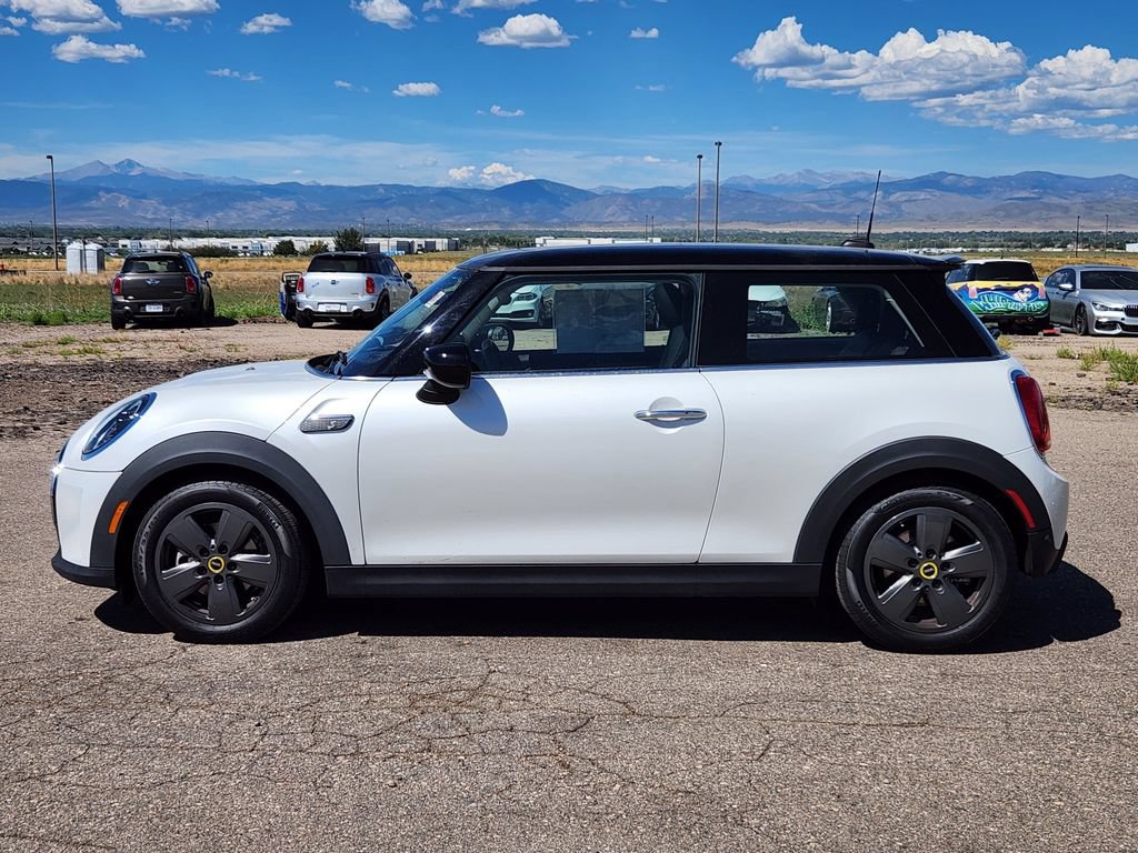Used 2024 MINI Cooper SE FWD image 2