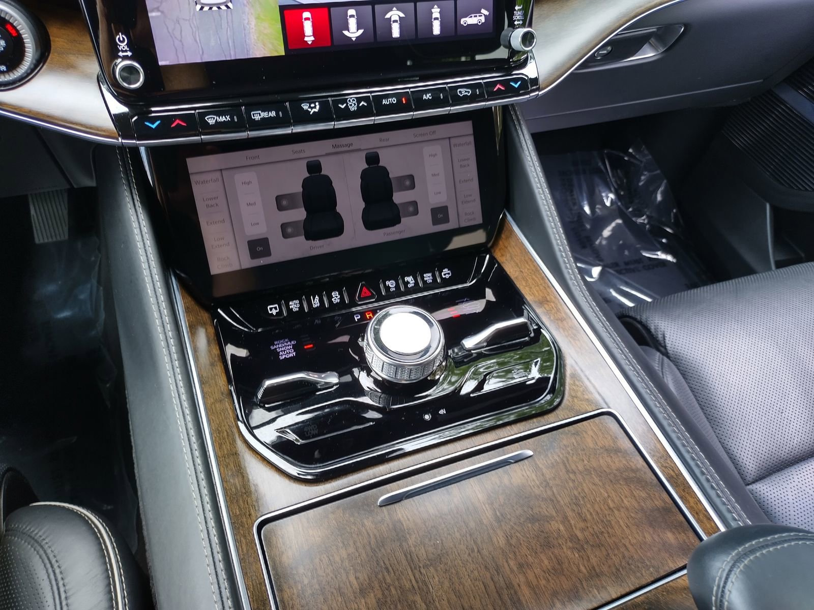 Used 2022 Jeep Grand Wagoneer Series II w/ Convenience Group III image 17