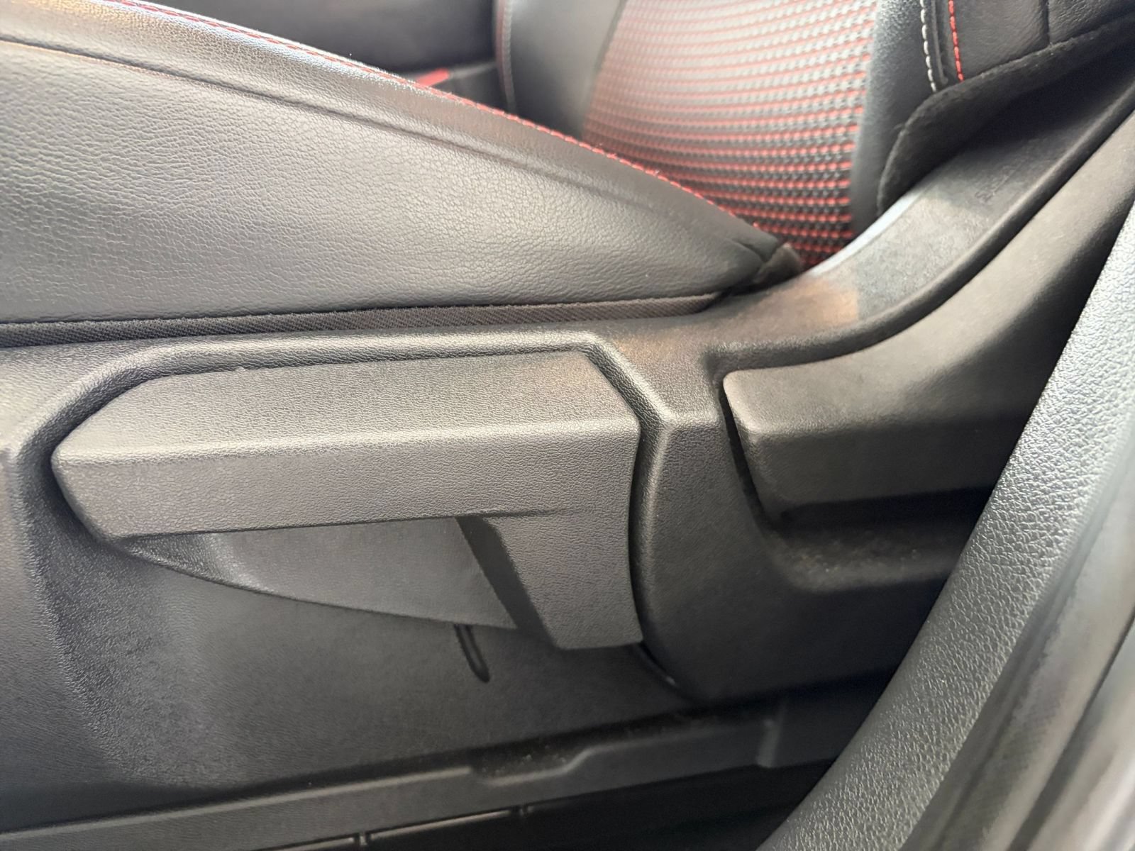 Used 2026 Nissan Kicks SR AWD/4WD image 21