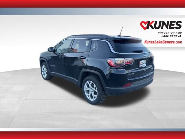 Used 2024 Jeep Compass Latitude image 8