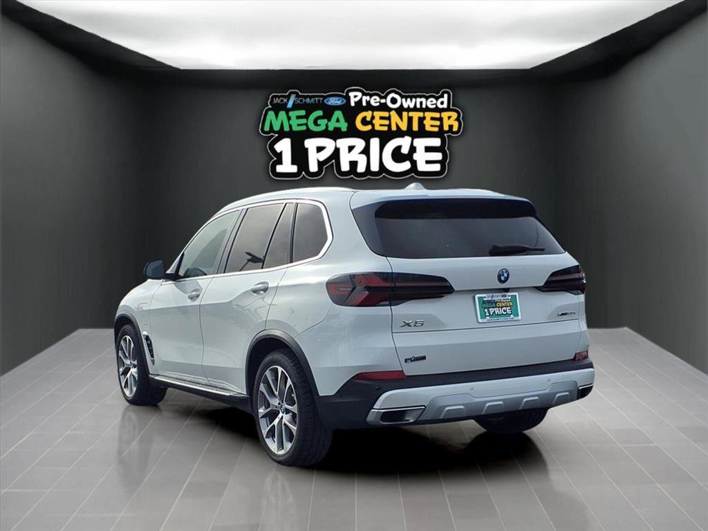 Used 2024 BMW X5 xDrive50e image 2