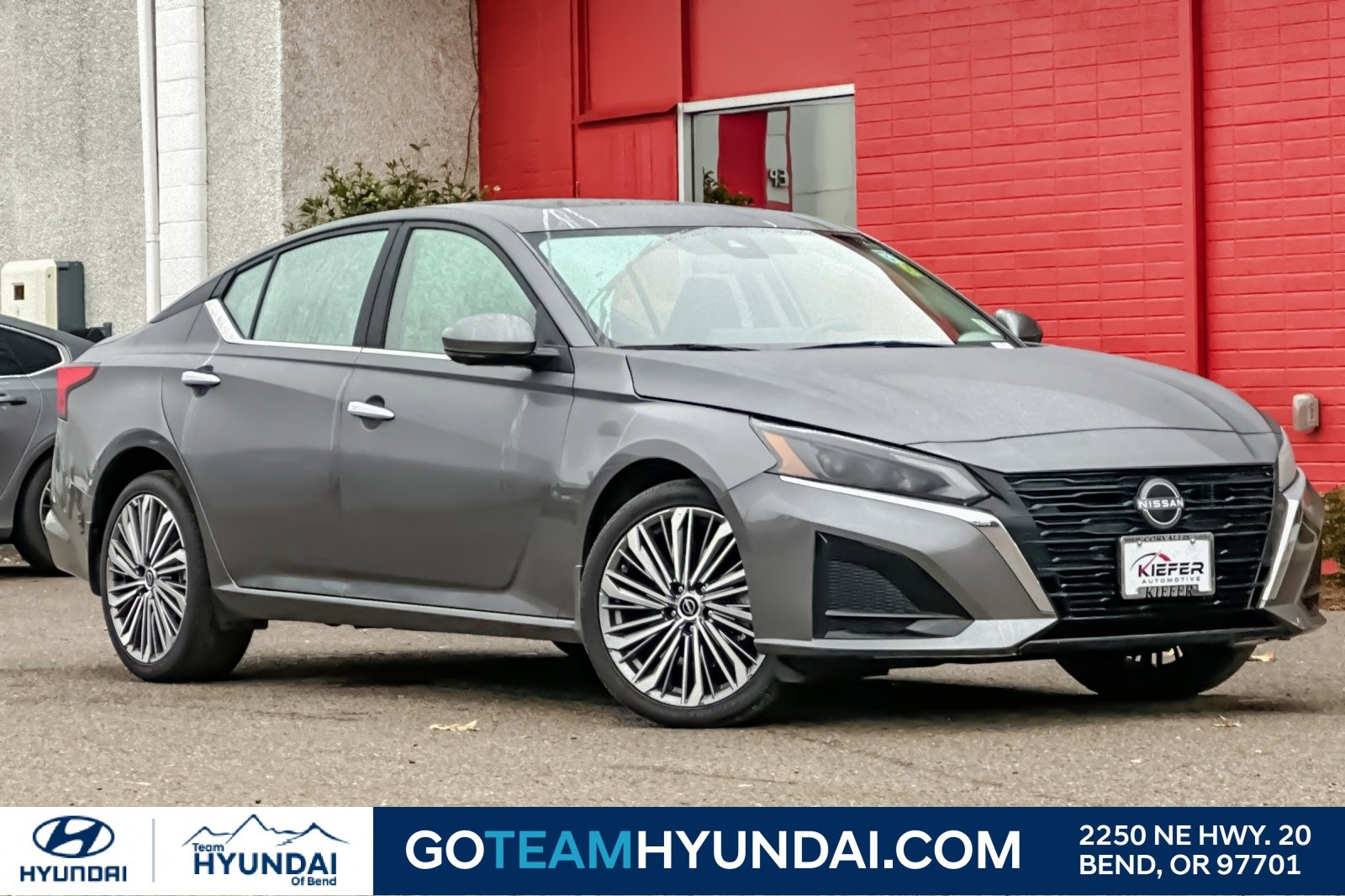 Used 2024 Nissan Altima 2.5 SL image 1