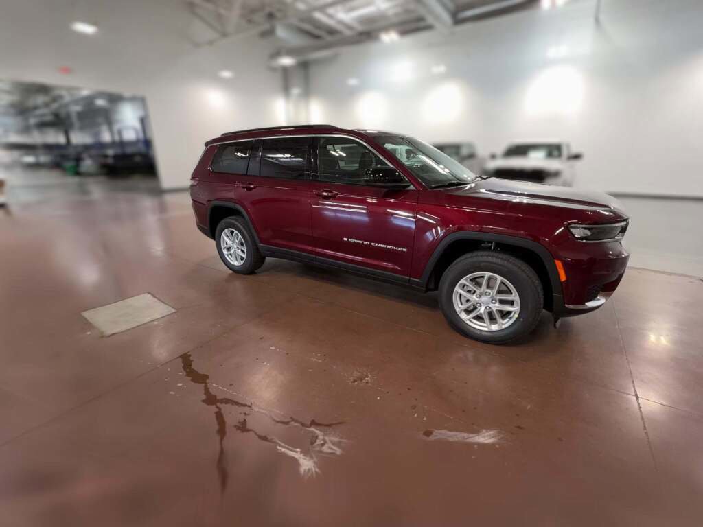 New 2025 Jeep Grand Cherokee L Laredo image 15