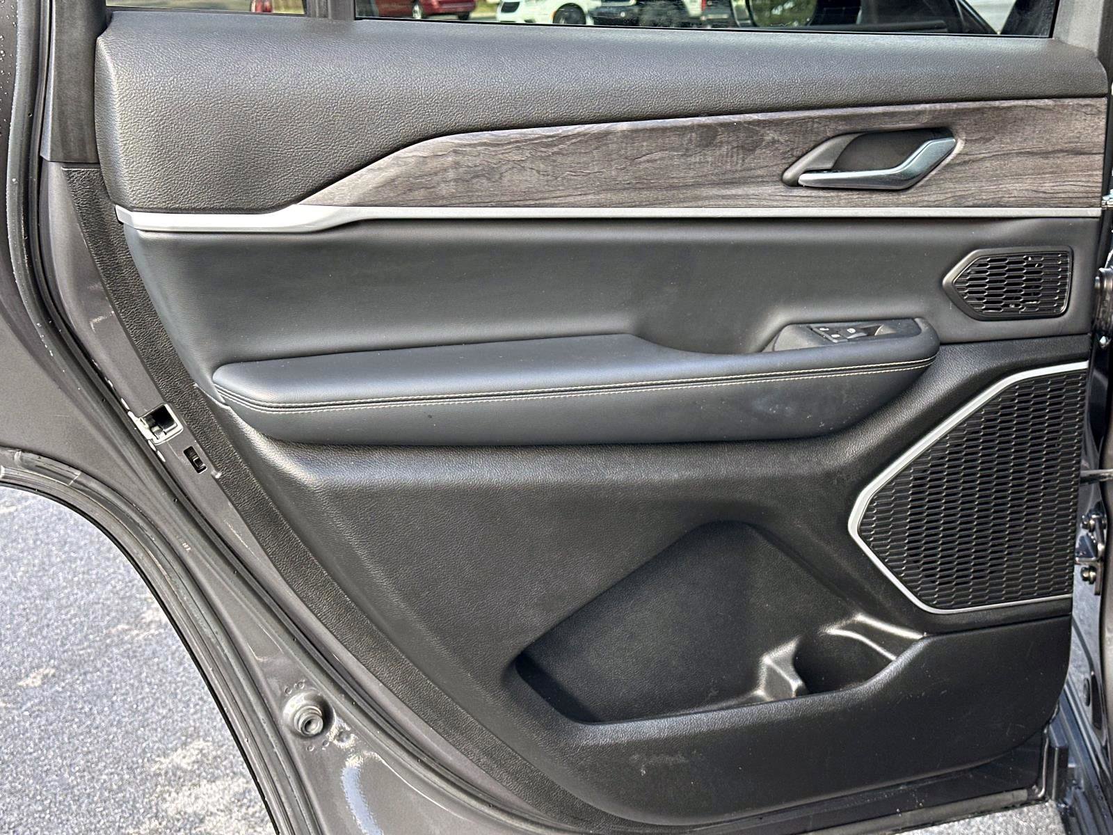 Used 2022 Jeep Grand Cherokee L Limited image 14