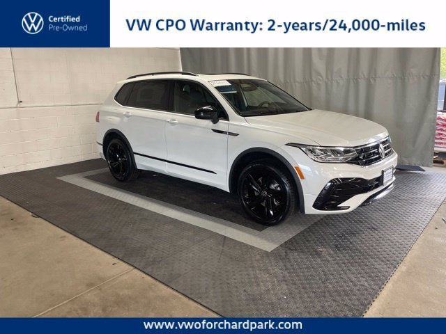 Certified 2024 Volkswagen Tiguan SE R-Line AWD/4WD image 1