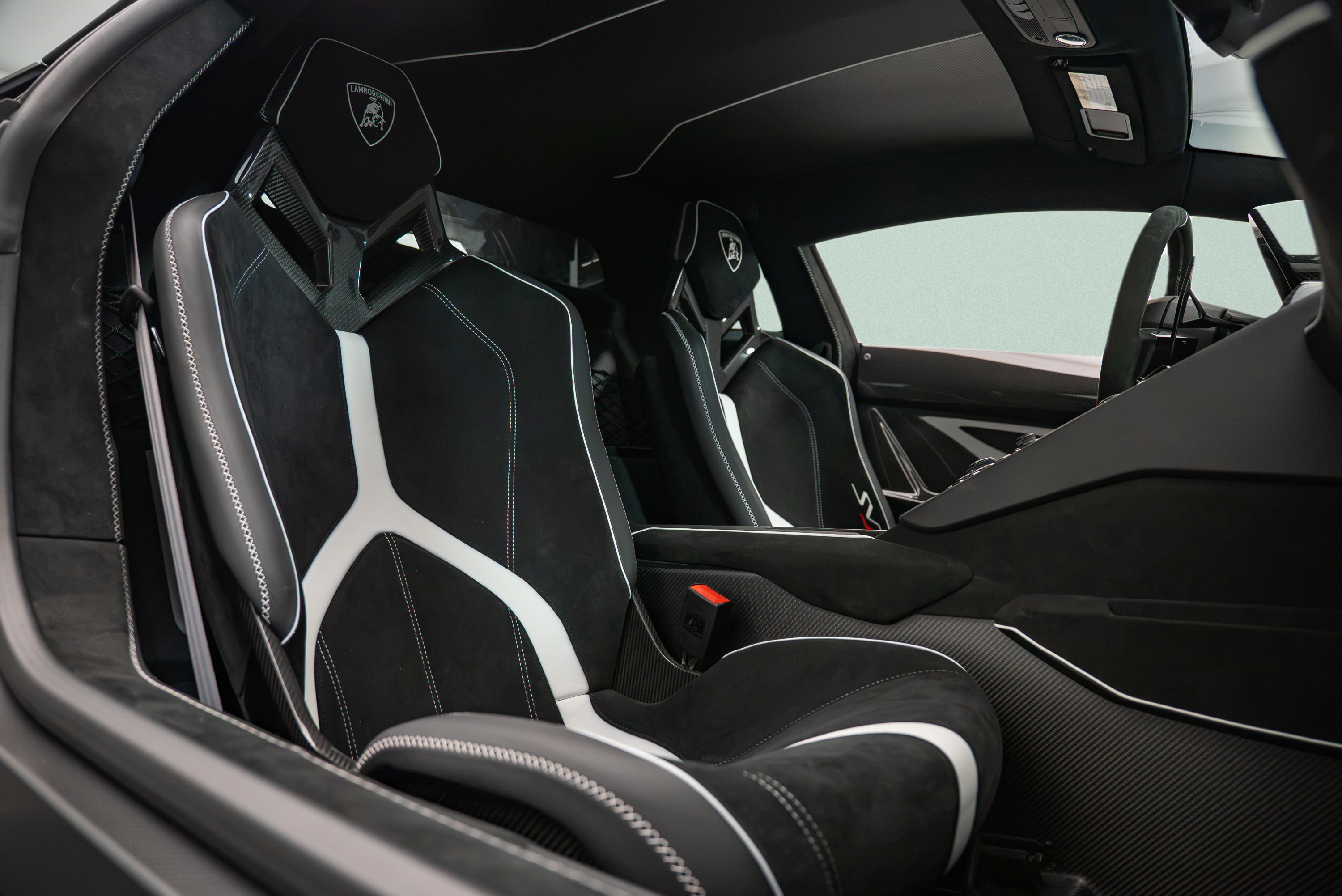 Used 2020 Lamborghini Aventador SVJ AWD/4WD image 10