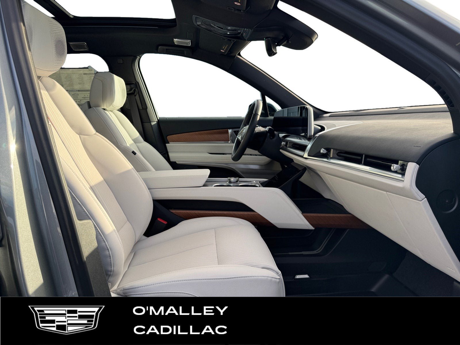 New 2026 Cadillac Vistiq Luxury w/ LPO, Floor Liner Package AWD/4WD image 14
