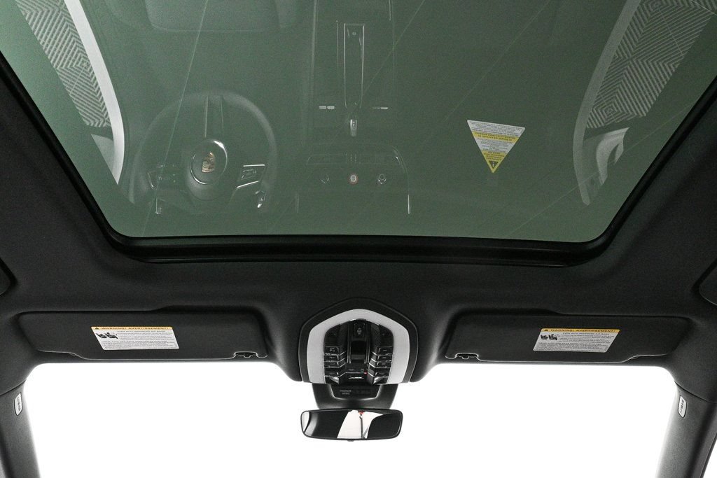 Certified 2026 Porsche Macan AWD/4WD image 21