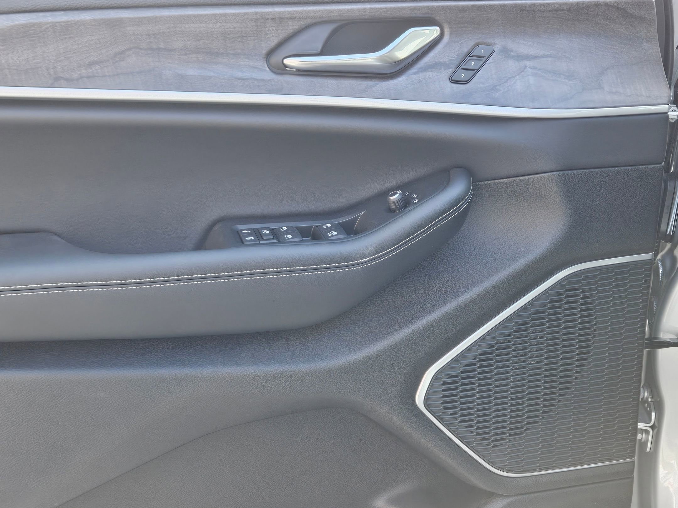 New 2025 Jeep Grand Cherokee L Limited w/ Luxury Tech Group II image 17