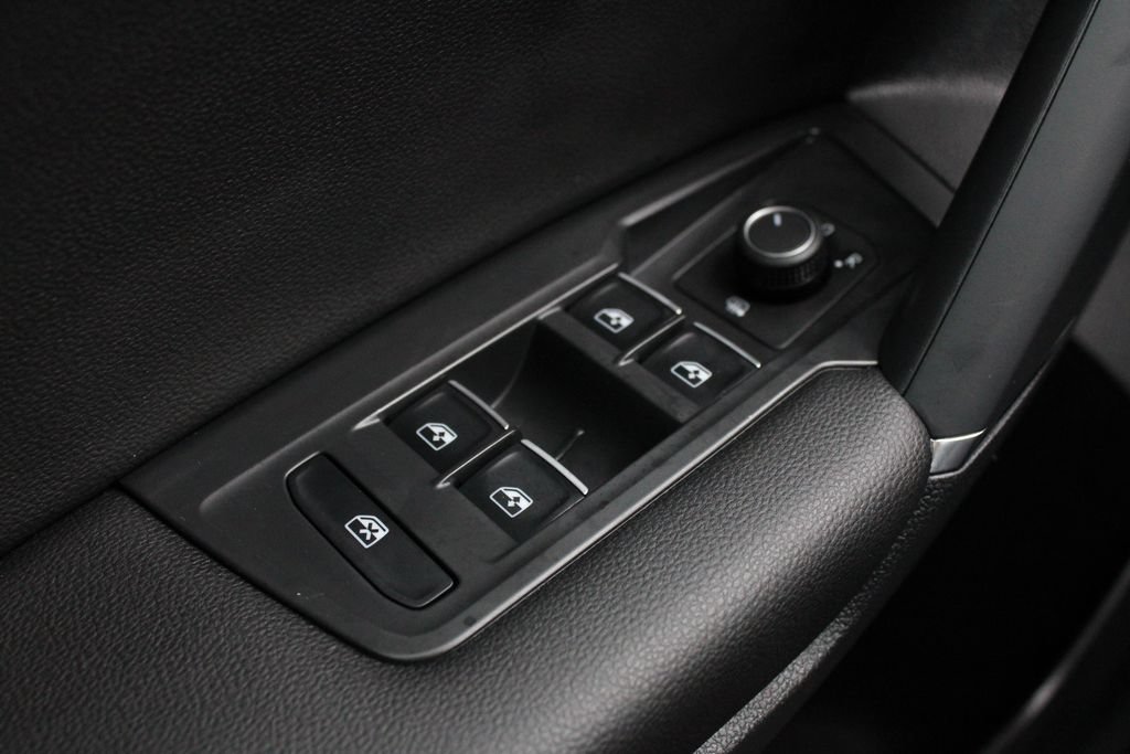 Used 2020 Volkswagen Tiguan SE AWD/4WD image 7