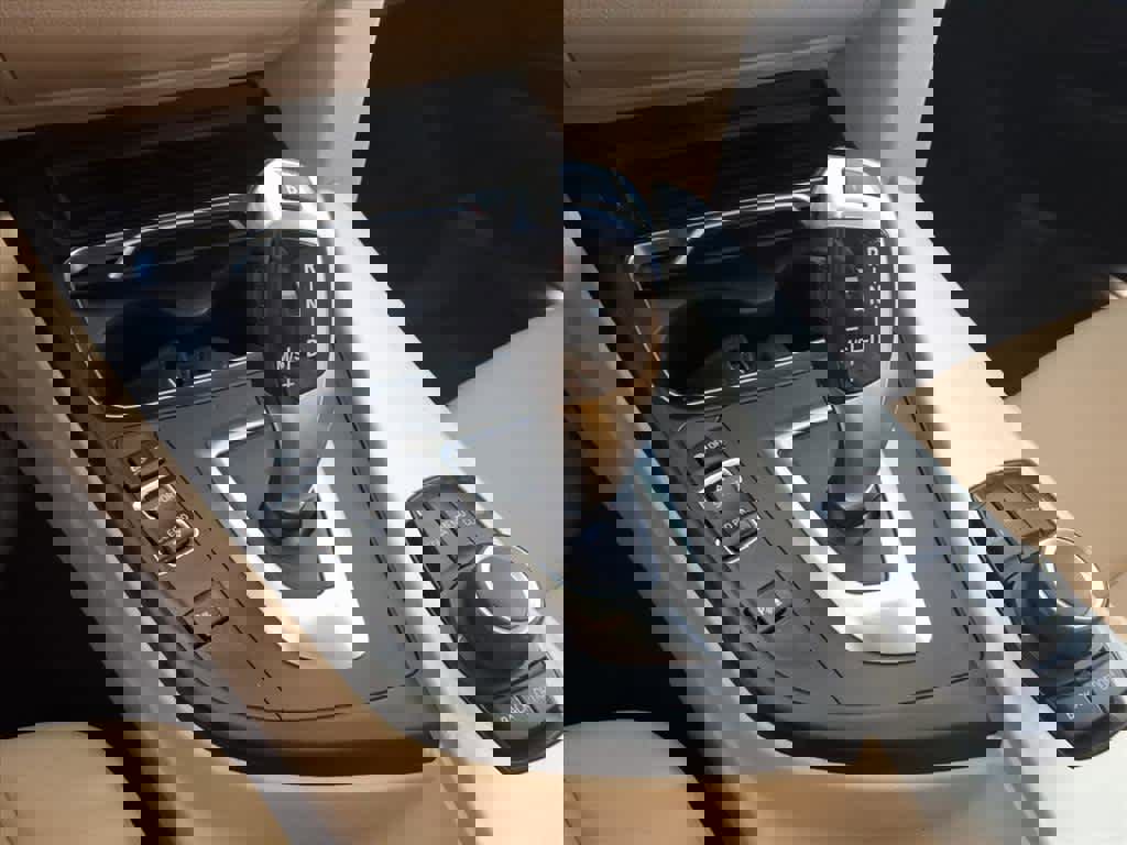 Used 2018 BMW 320i xDrive Sedan w/ Convenience Package image 14