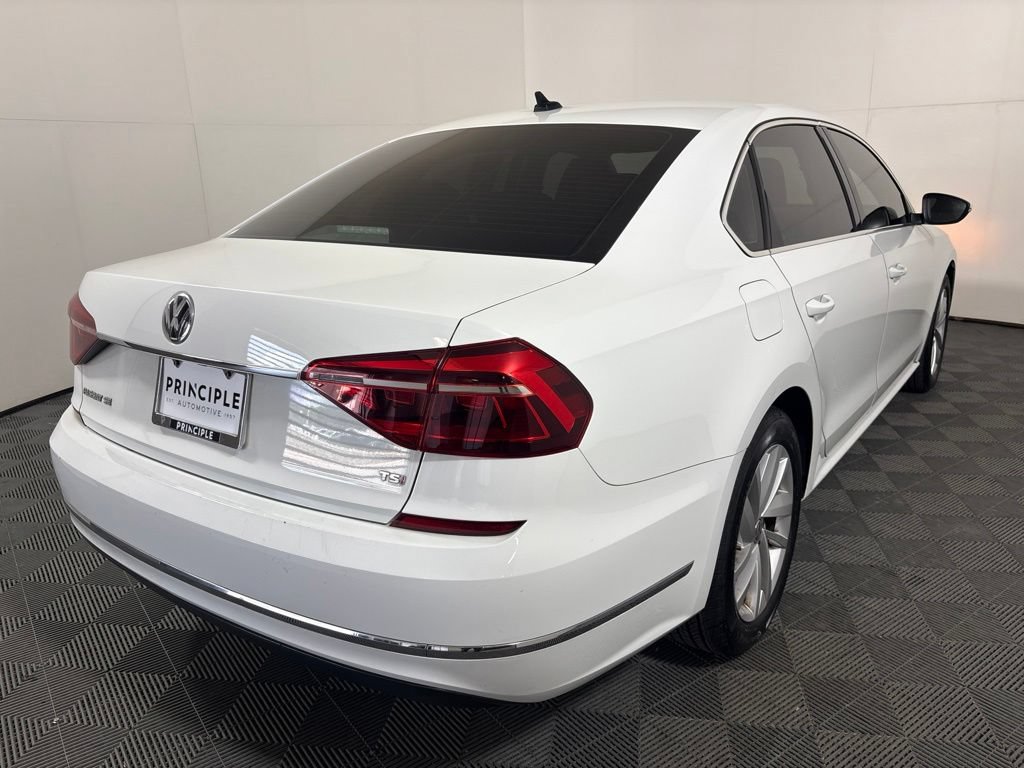Used 2018 Volkswagen Passat 2.0T SE FWD image 5
