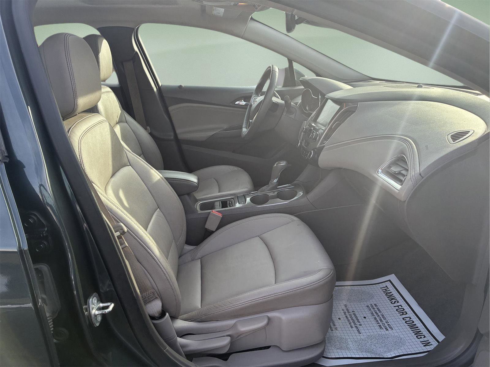 Used 2018 Chevrolet Cruze Premier FWD image 17