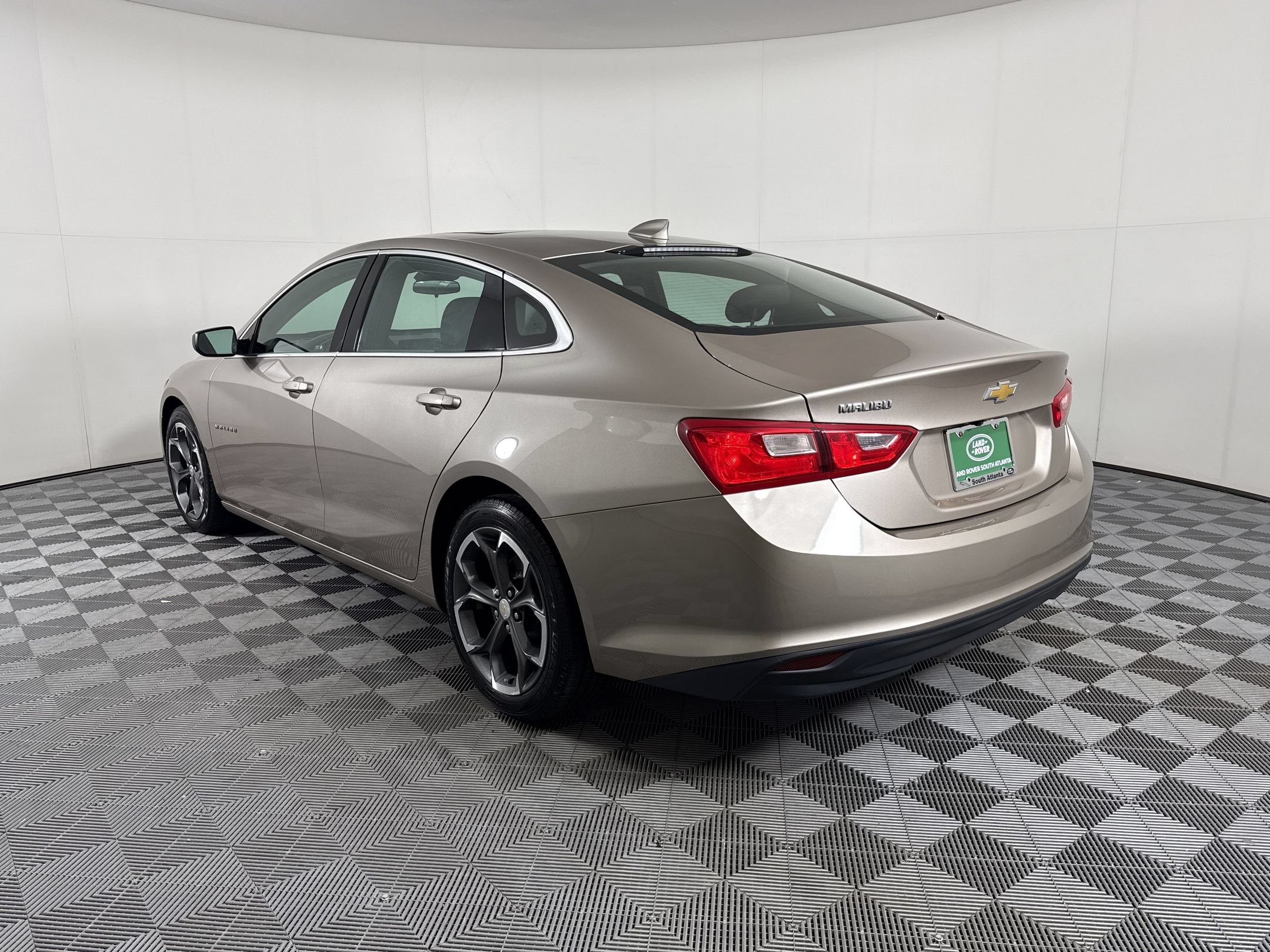 Used 2023 Chevrolet Malibu LT FWD image 3