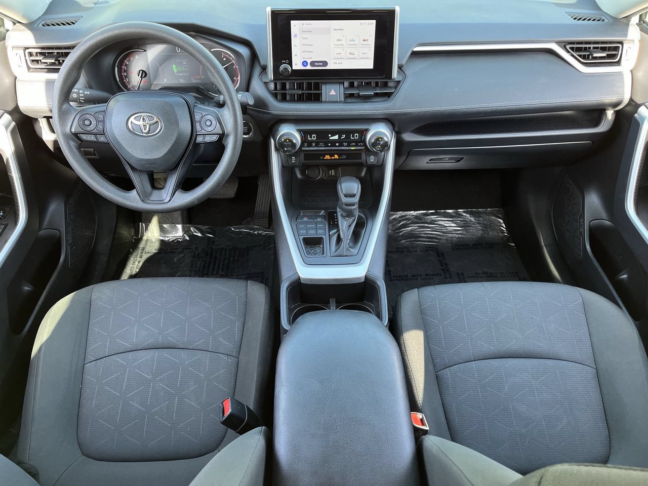 Used 2025 Toyota RAV4 XLE AWD/4WD image 9