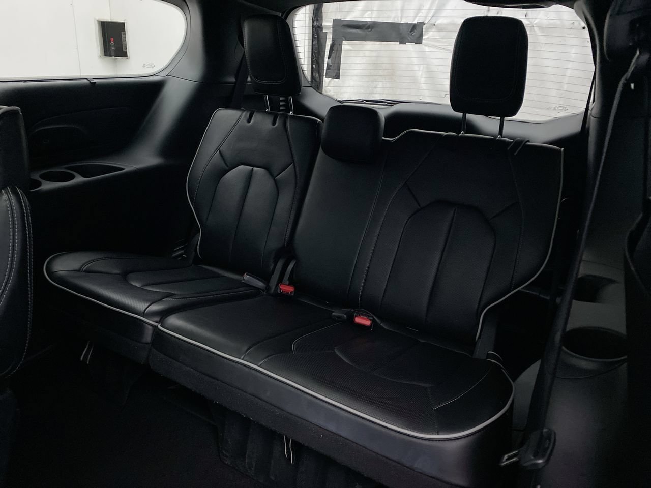 Used 2025 Chrysler Pacifica Limited FWD image 25