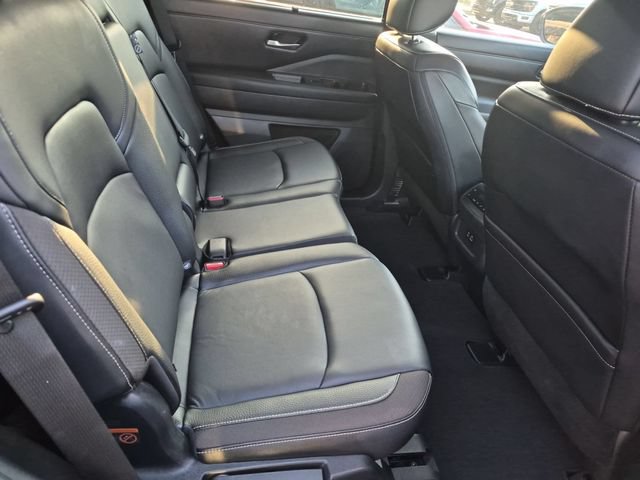 Used 2023 Nissan Pathfinder SL FWD image 34