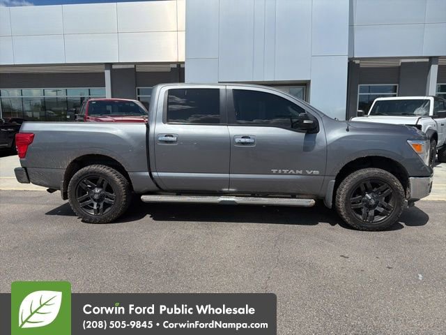 Used 2018 Nissan Titan SV w/ SV Convenience Package AWD/4WD image 3
