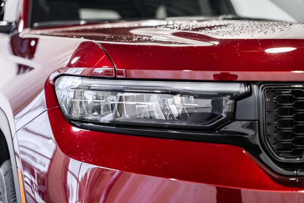 New 2025 Jeep Grand Cherokee Altitude w/ Trailer Tow Package image 12