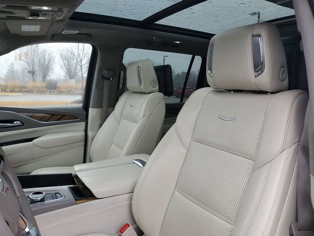 Used 2022 Cadillac Escalade ESV Sport Platinum w/ Heavy-Duty Trailer Package image 11